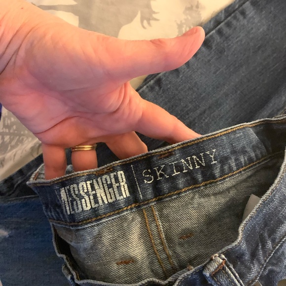 Distressed jeans - Picture 3 of 4